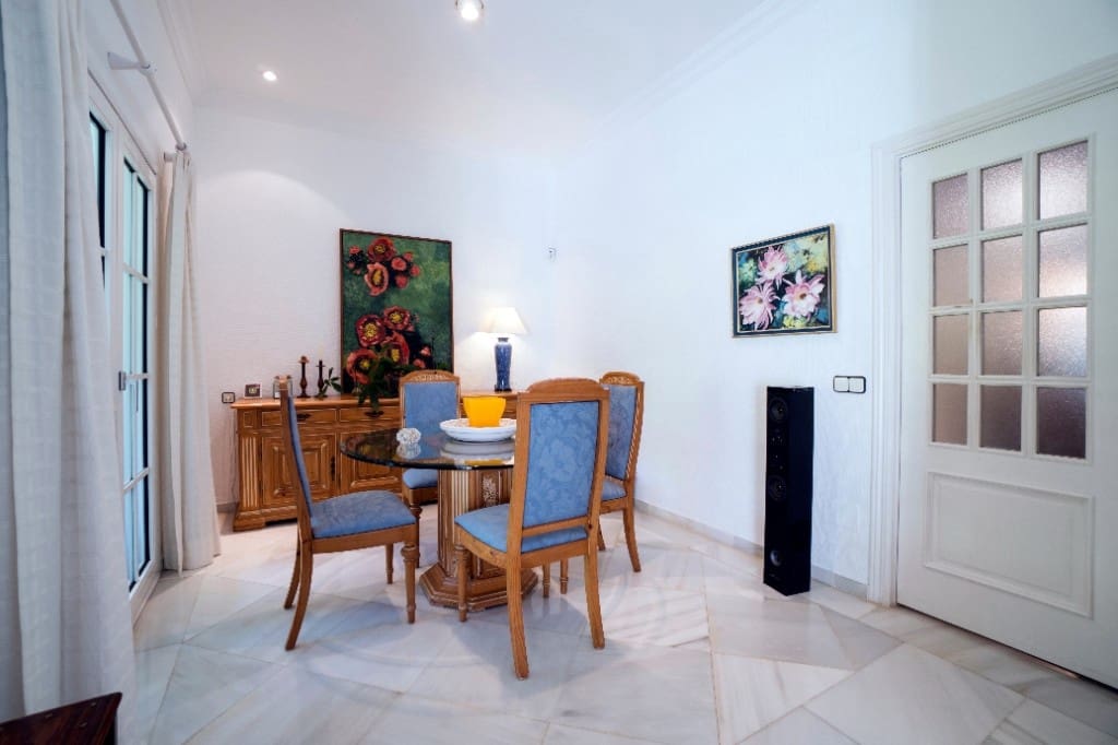 4 quarto Moradia para venda em Marbella com piscina - 950 000 € (Ref: 7699360)