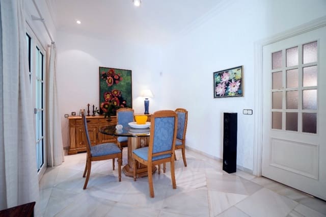 4 quarto Moradia para venda em Marbella com piscina - 950 000 € (Ref: 7699360)