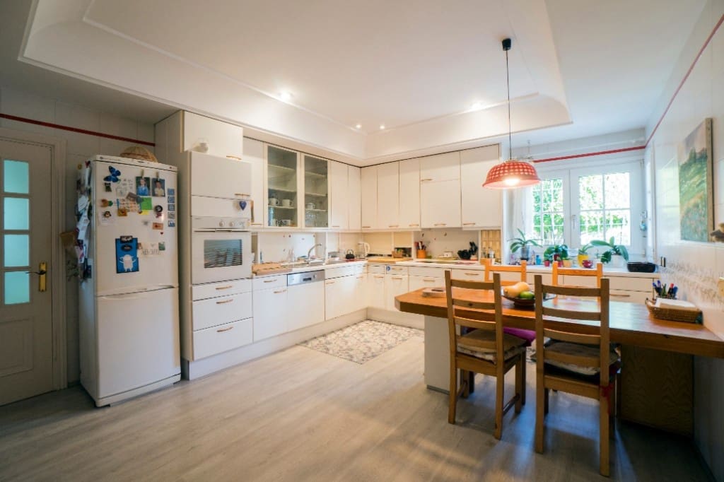 4 quarto Moradia para venda em Marbella com piscina - 950 000 € (Ref: 7699360)