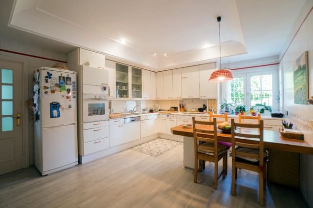 4 quarto Moradia para venda em Marbella com piscina - 950 000 € (Ref: 7699360)