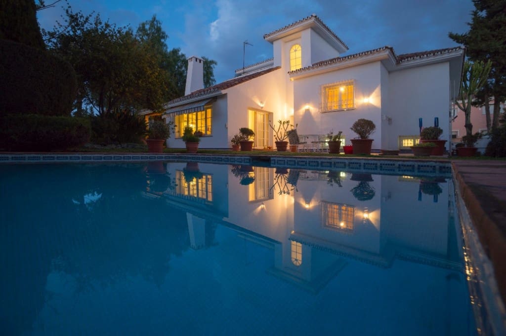 4 quarto Moradia para venda em Marbella com piscina - 950 000 € (Ref: 7699360)