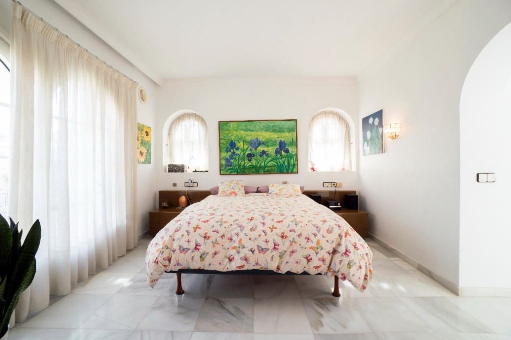 4 quarto Moradia para venda em Marbella com piscina - 950 000 € (Ref: 7699360)