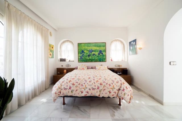 4 quarto Moradia para venda em Marbella com piscina - 950 000 € (Ref: 7699360)