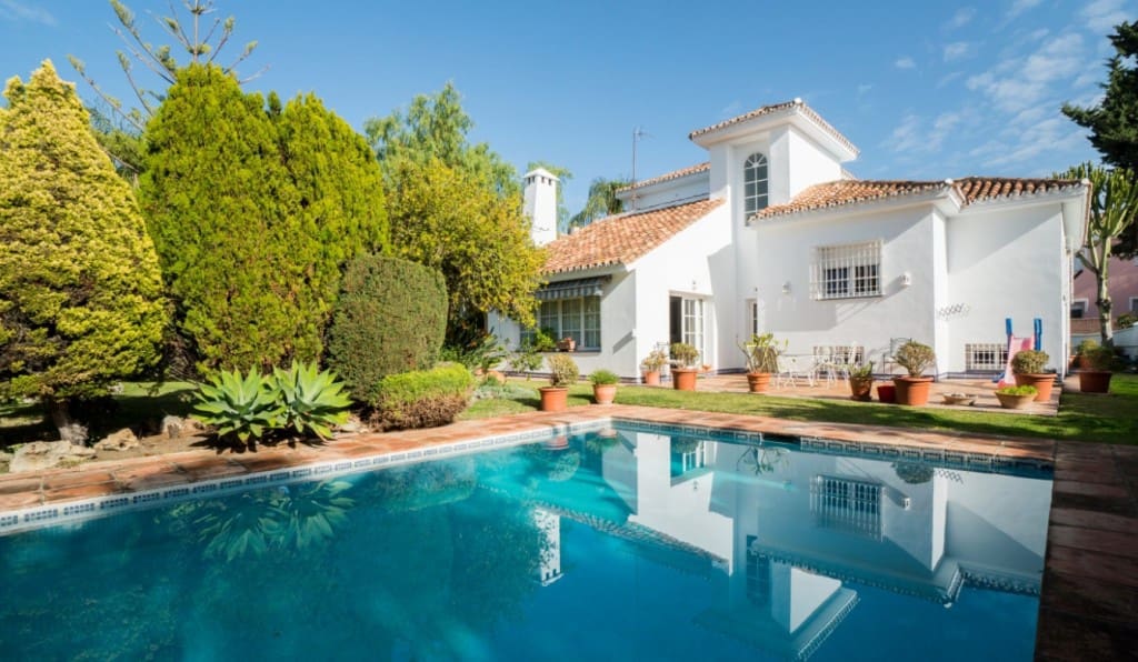 4 quarto Moradia para venda em Marbella com piscina - 950 000 € (Ref: 7699360)