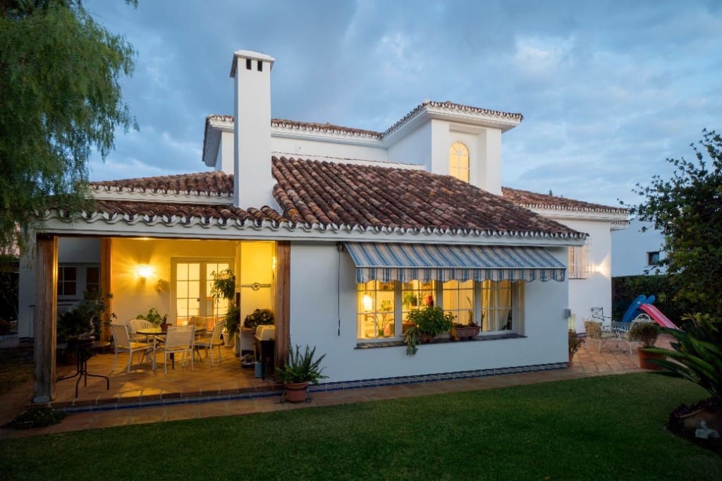 4 quarto Moradia para venda em Marbella com piscina - 950 000 € (Ref: 7699360)