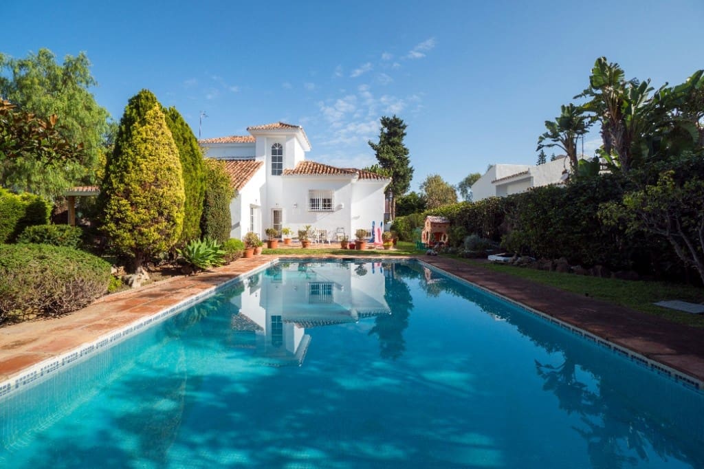 4 quarto Moradia para venda em Marbella com piscina - 950 000 € (Ref: 7699360)