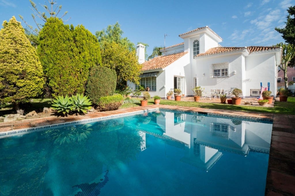 4 quarto Moradia para venda em Marbella com piscina - 950 000 € (Ref: 7699360)