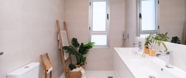 Casa de 3 habitaciones en Estepona en venta con piscina - 340.000 € (Ref: 7941077)