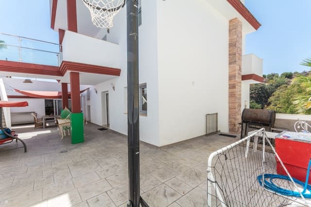 Chalet de 5 habitaciones en Mijas pueblo, Mijas en venta con piscina - 895.000 € (Ref: 8083204)