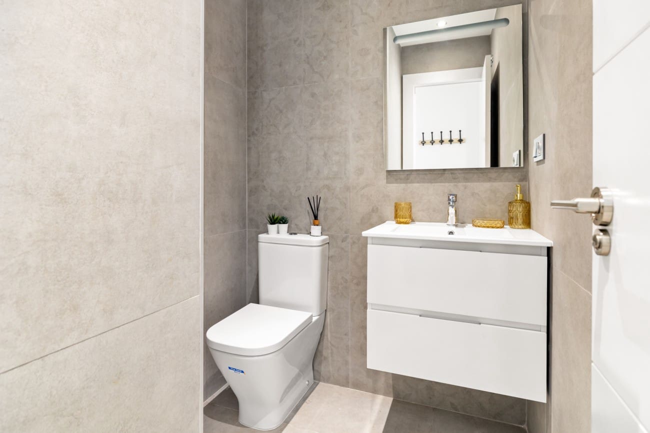 3 bedroom Apartment for sale in Estepona with pool - € 739,000 (Ref: 8083205)