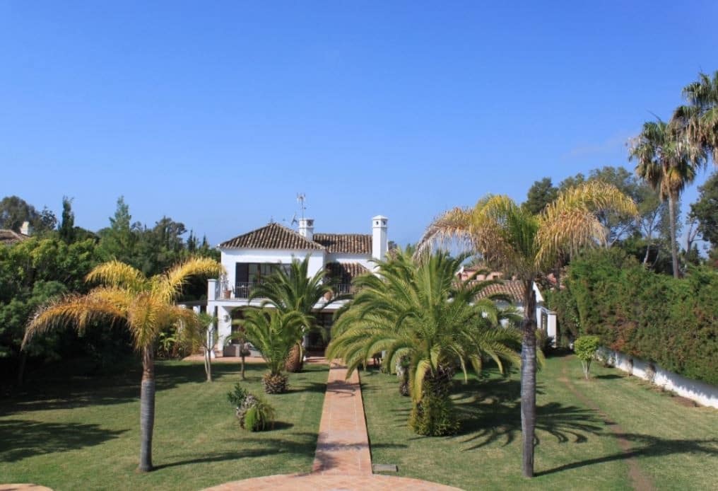 6 slaapkamer Villa te koop in Marbella - € 3.800.000 (Ref: 8083240)