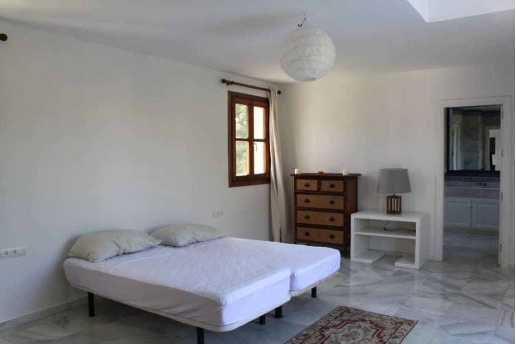 6 slaapkamer Villa te koop in Marbella - € 3.800.000 (Ref: 8083240)