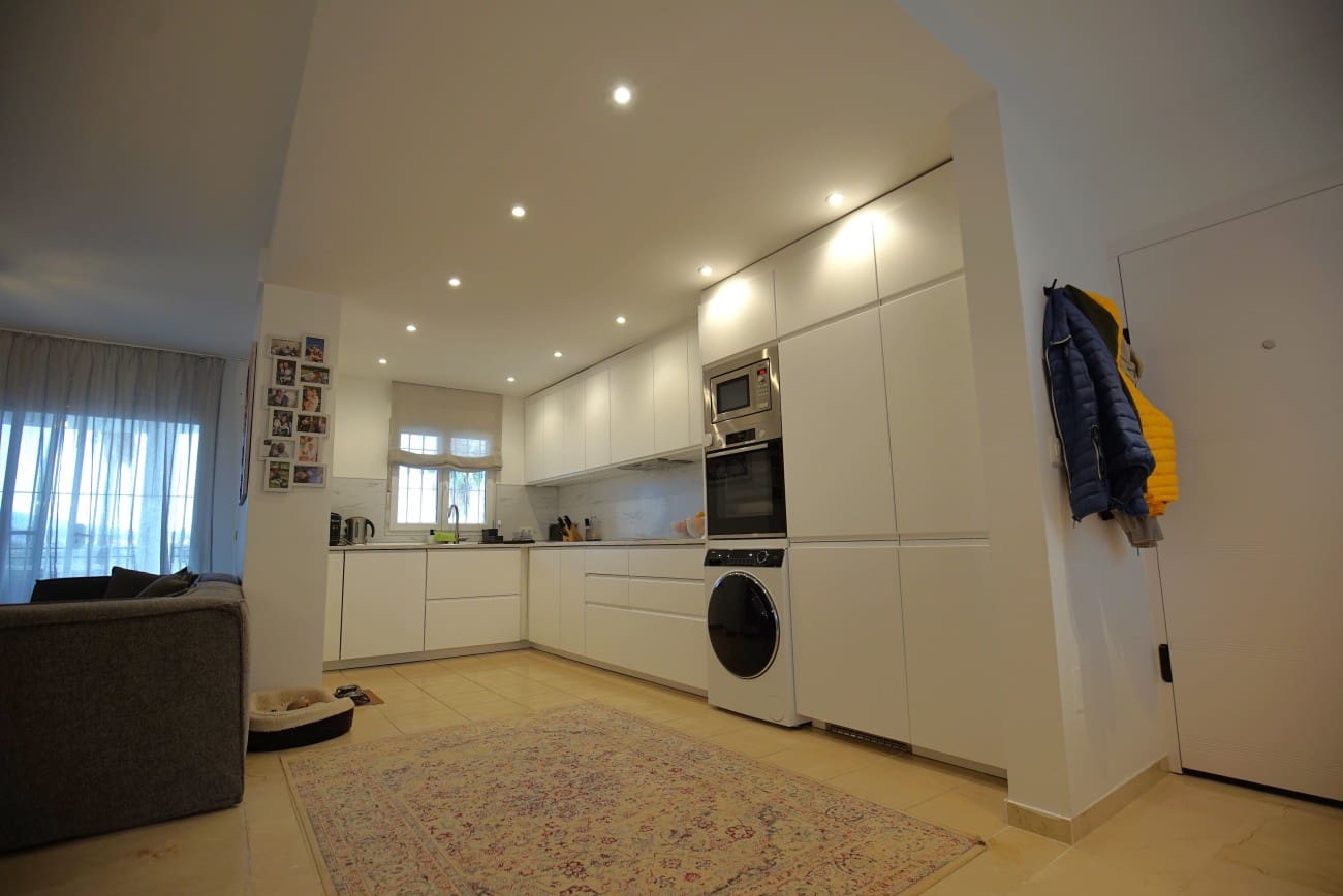 2 soverom Leilighet til salgs i Estepona med svømmebasseng - € 289 000 (Ref: 8102310)