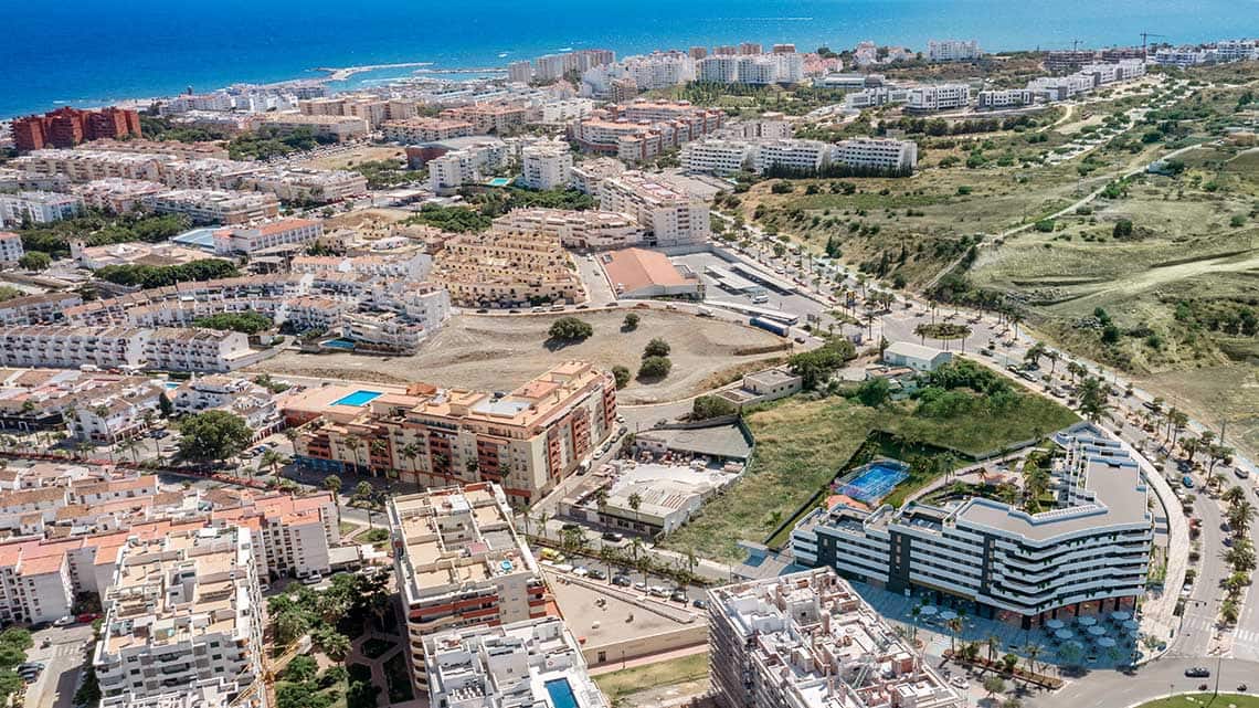 2 bedroom Apartment for sale in Estepona with pool - € 269,000 (Ref: 8102335)