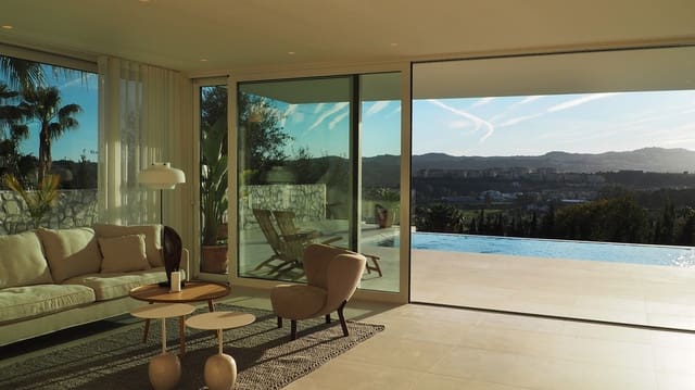 4 soveværelse Villa til salg i Centro ciudad, Fuengirola med swimmingpool - € 1.195.000 (Ref: 8113501)