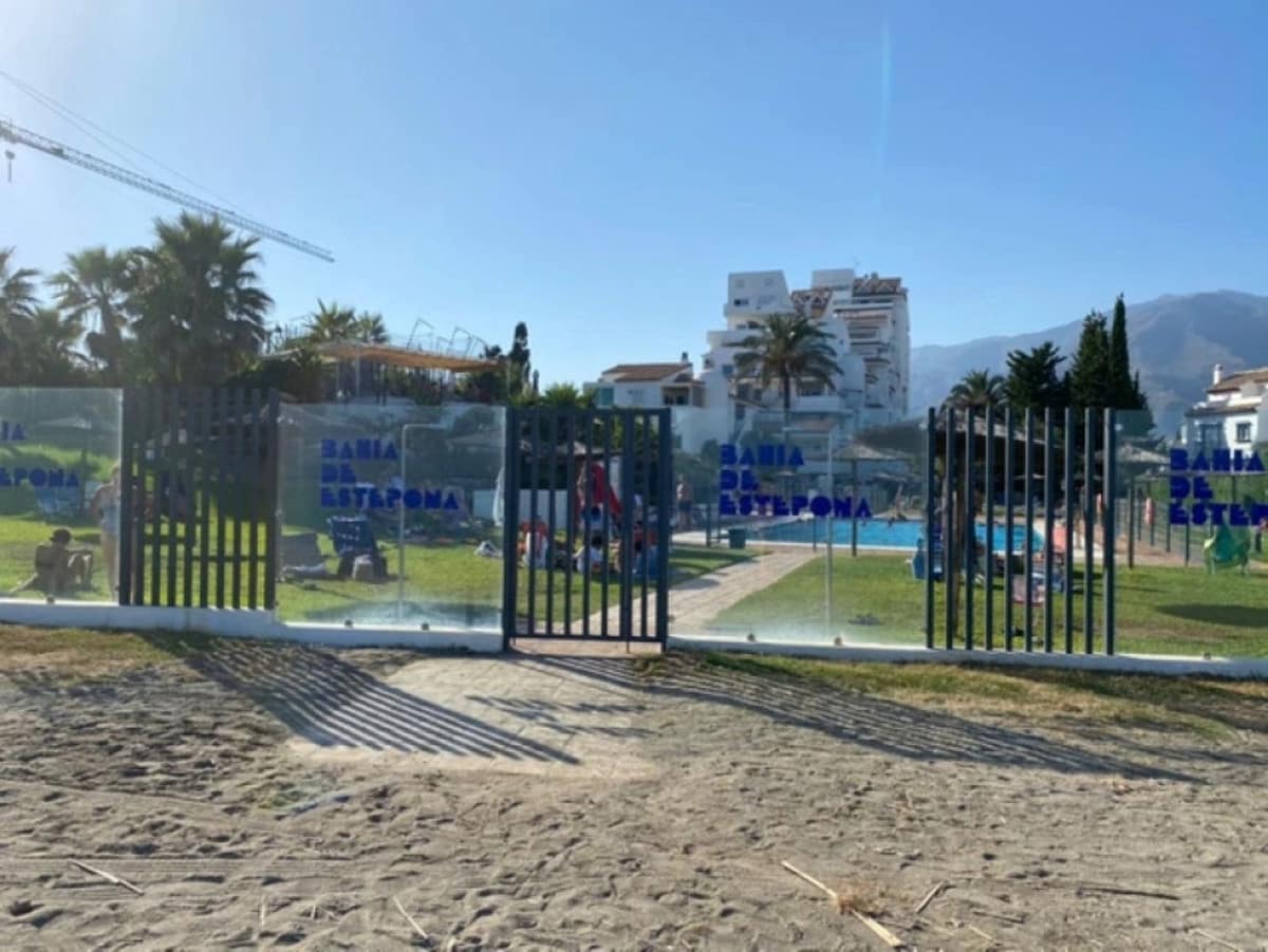 Apartamento de 2 habitaciones en Estepona en venta - 299.000 € (Ref: 8151519)