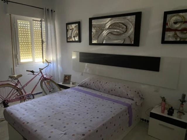 Apartamento de 2 habitaciones en Estepona en venta - 299.000 € (Ref: 8151519)