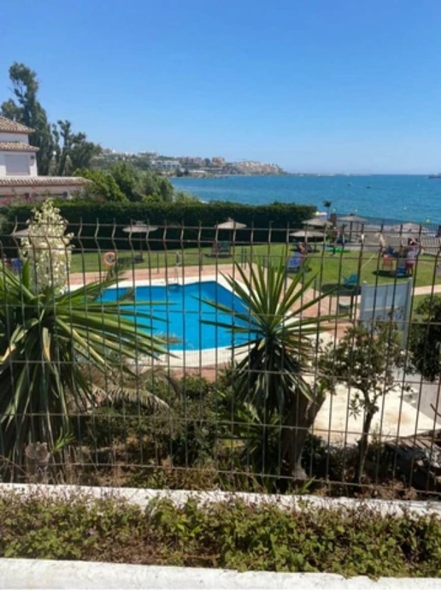 Apartamento de 2 habitaciones en Estepona en venta - 299.000 € (Ref: 8151519)