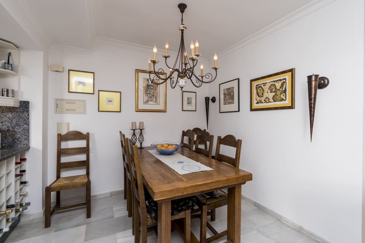 3 soveværelse Byhus til salg i New Golden Mile - € 575.000 (Ref: 8151524)