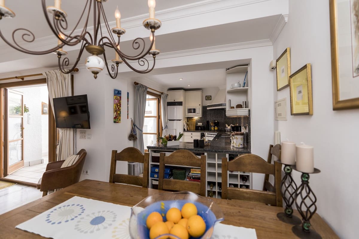 3 soveværelse Byhus til salg i New Golden Mile - € 575.000 (Ref: 8151524)