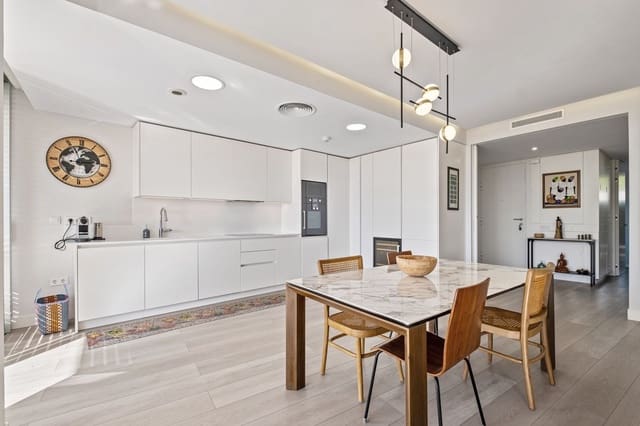 2 Zimmer Apartment zu verkaufen in Estepona mit Garage - 849.000 € (Ref: 8151555)