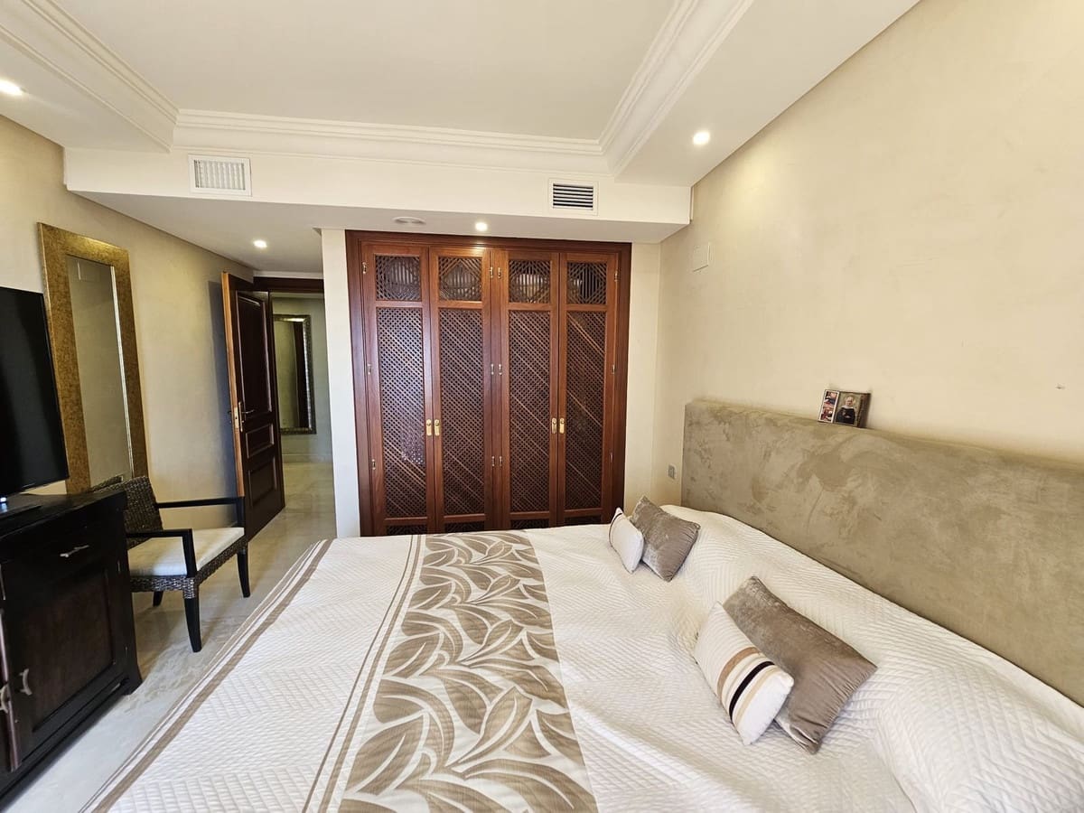 3 soveværelse Lejlighed til salg i Estepona - € 1.390.000 (Ref: 8151594)