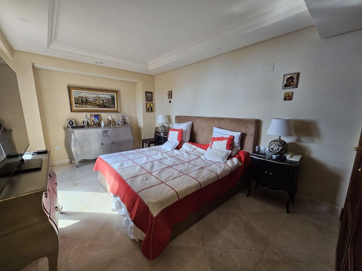 3 soveværelse Lejlighed til salg i Estepona - € 1.390.000 (Ref: 8151594)