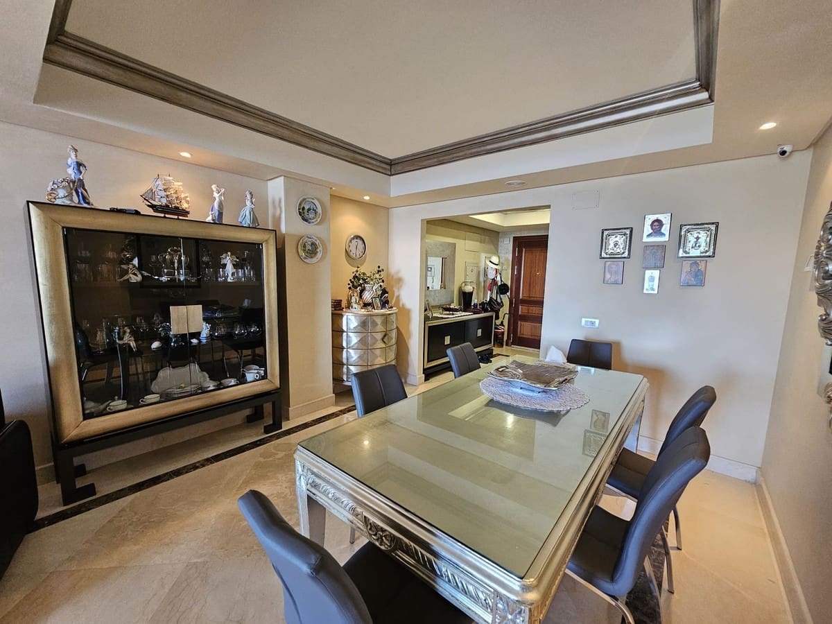 3 soveværelse Lejlighed til salg i Estepona - € 1.390.000 (Ref: 8151594)