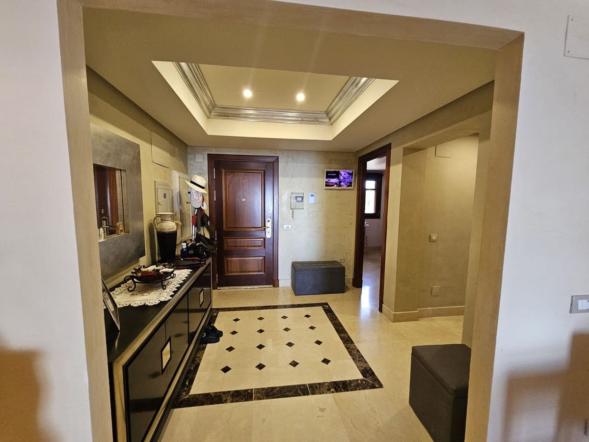 3 soveværelse Lejlighed til salg i Estepona - € 1.390.000 (Ref: 8151594)