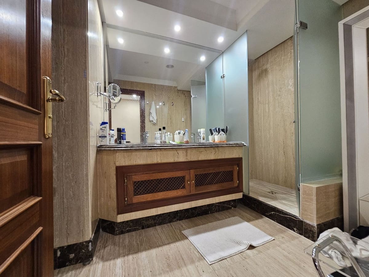 3 soveværelse Lejlighed til salg i Estepona - € 1.390.000 (Ref: 8151594)