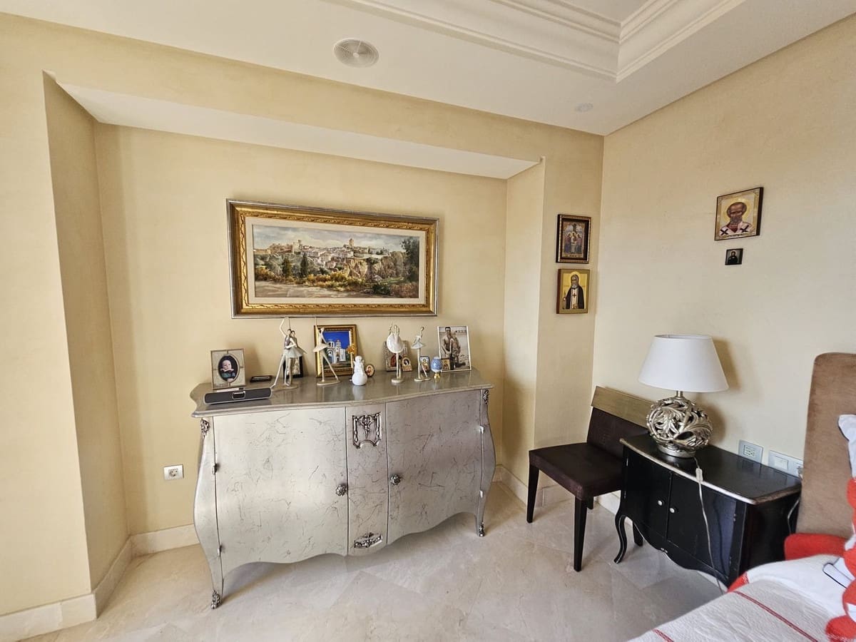 3 soveværelse Lejlighed til salg i Estepona - € 1.390.000 (Ref: 8151594)