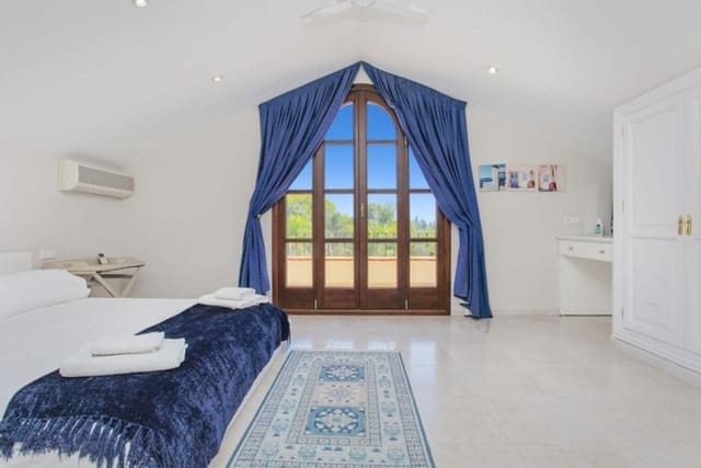 9 bedroom Villa for sale in Benahavís with garage - € 3,500,000 (Ref: 8210251)