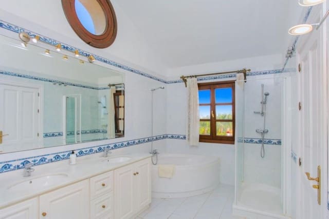 9 bedroom Villa for sale in Benahavís with garage - € 3,500,000 (Ref: 8210251)