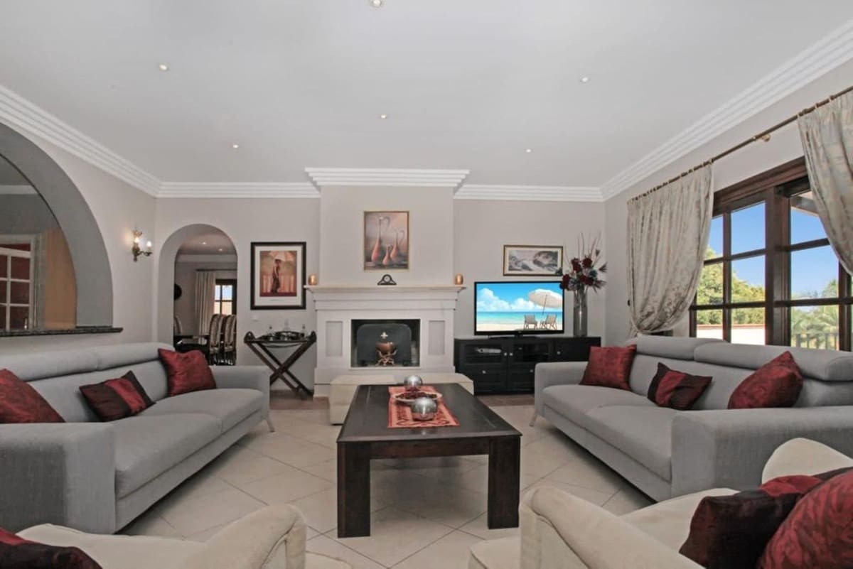 9 bedroom Villa for sale in Benahavis with garage - € 3,500,000 (Ref: 8210251)