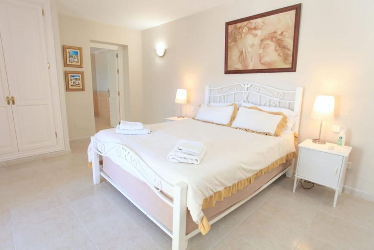 9 bedroom Villa for sale in Benahavis with garage - € 3,500,000 (Ref: 8210251)