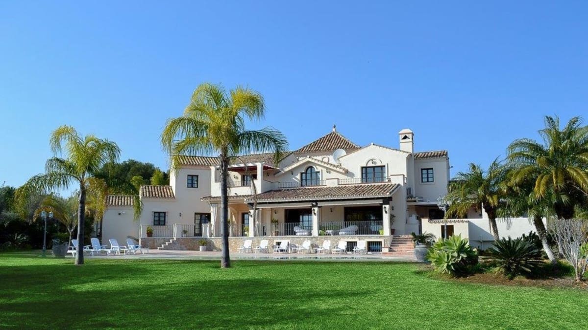 9 bedroom Villa for sale in Benahavis with garage - € 3,500,000 (Ref: 8210251)