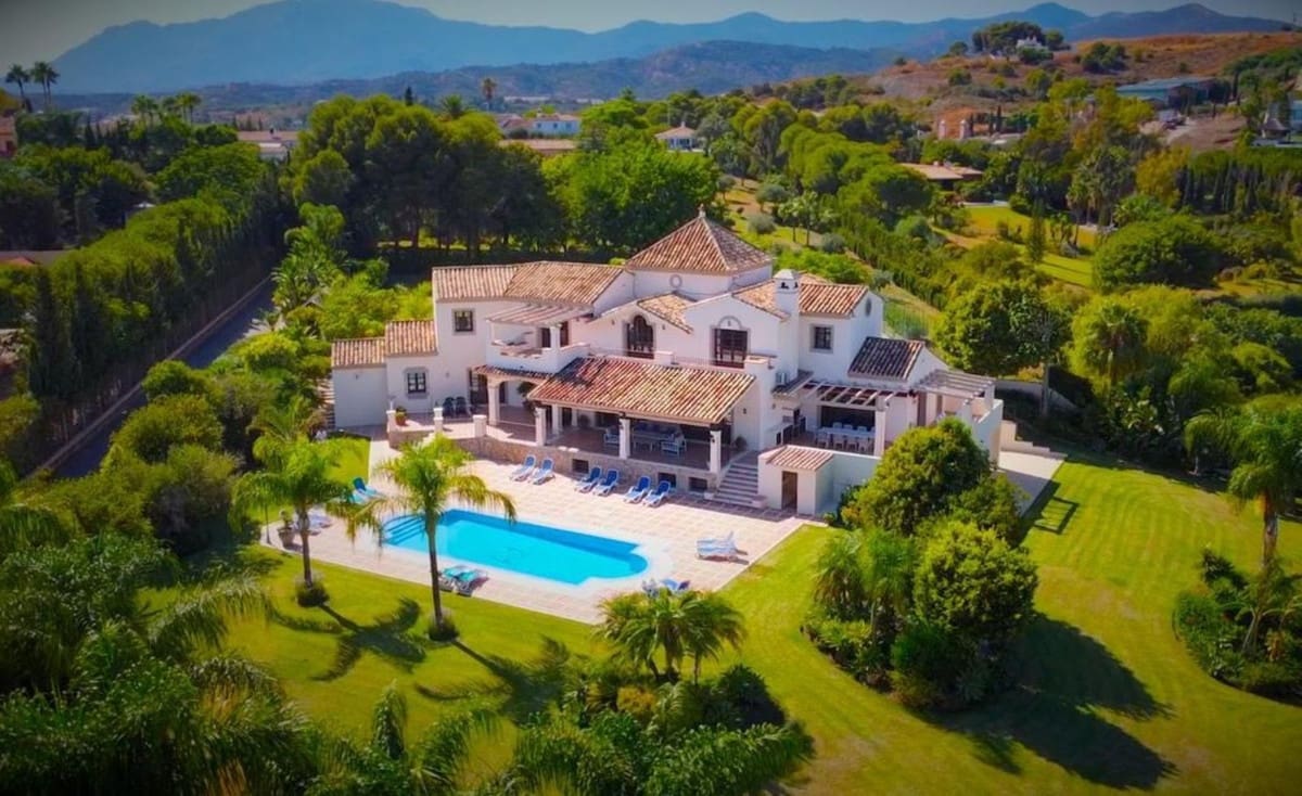 9 bedroom Villa for sale in Benahavis with garage - € 3,500,000 (Ref: 8210251)