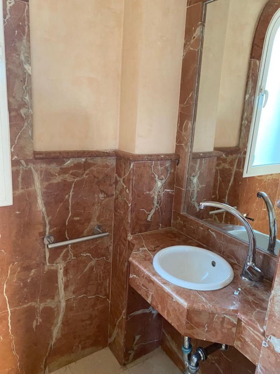 6 soverom Villa til salgs i Manilva med garasje - € 865 000 (Ref: 8210257)