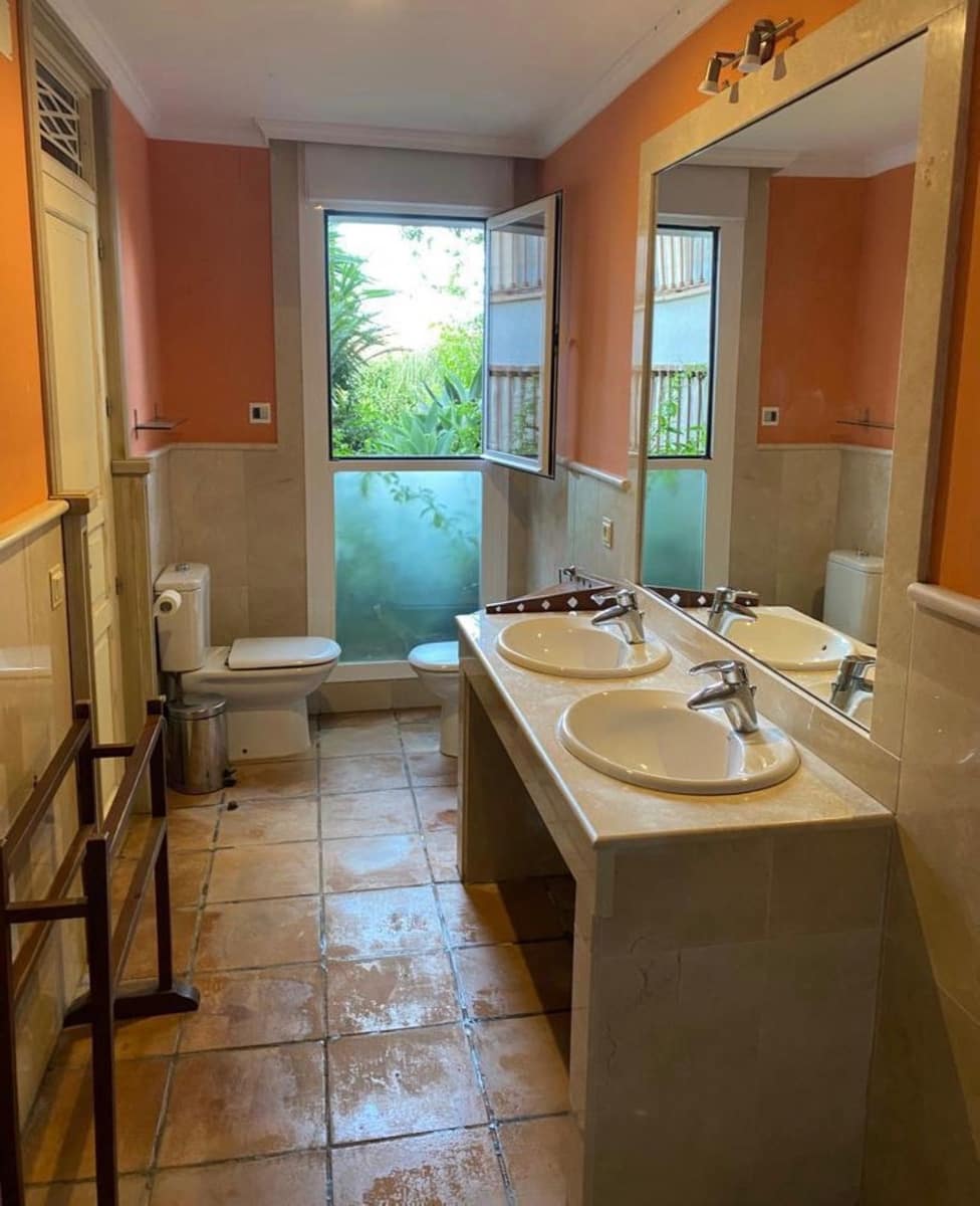 6 soverom Villa til salgs i Manilva med garasje - € 865 000 (Ref: 8210257)