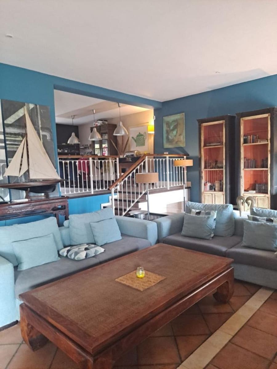 6 soverom Villa til salgs i Manilva med garasje - € 865 000 (Ref: 8210257)