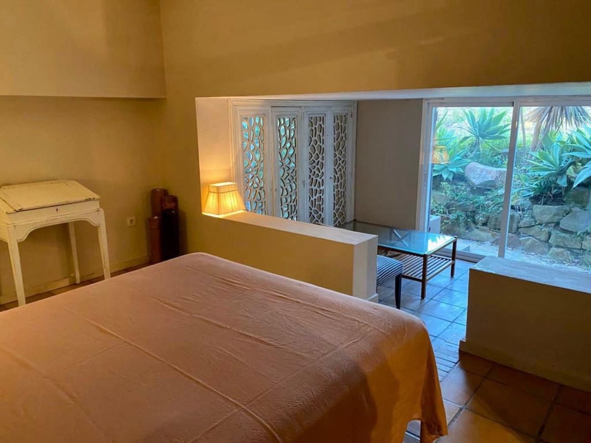 6 soverom Villa til salgs i Manilva med garasje - € 865 000 (Ref: 8210257)