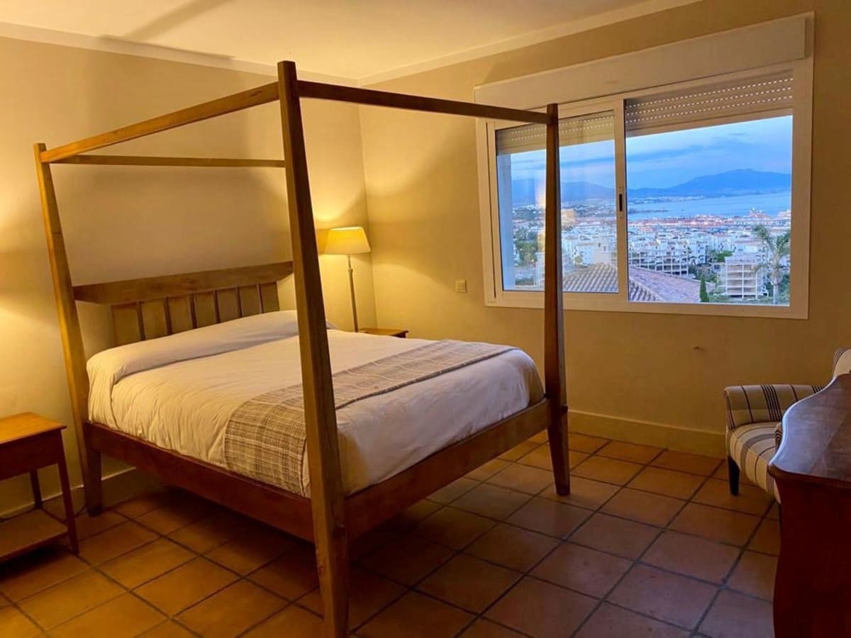 6 soverom Villa til salgs i Manilva med garasje - € 865 000 (Ref: 8210257)