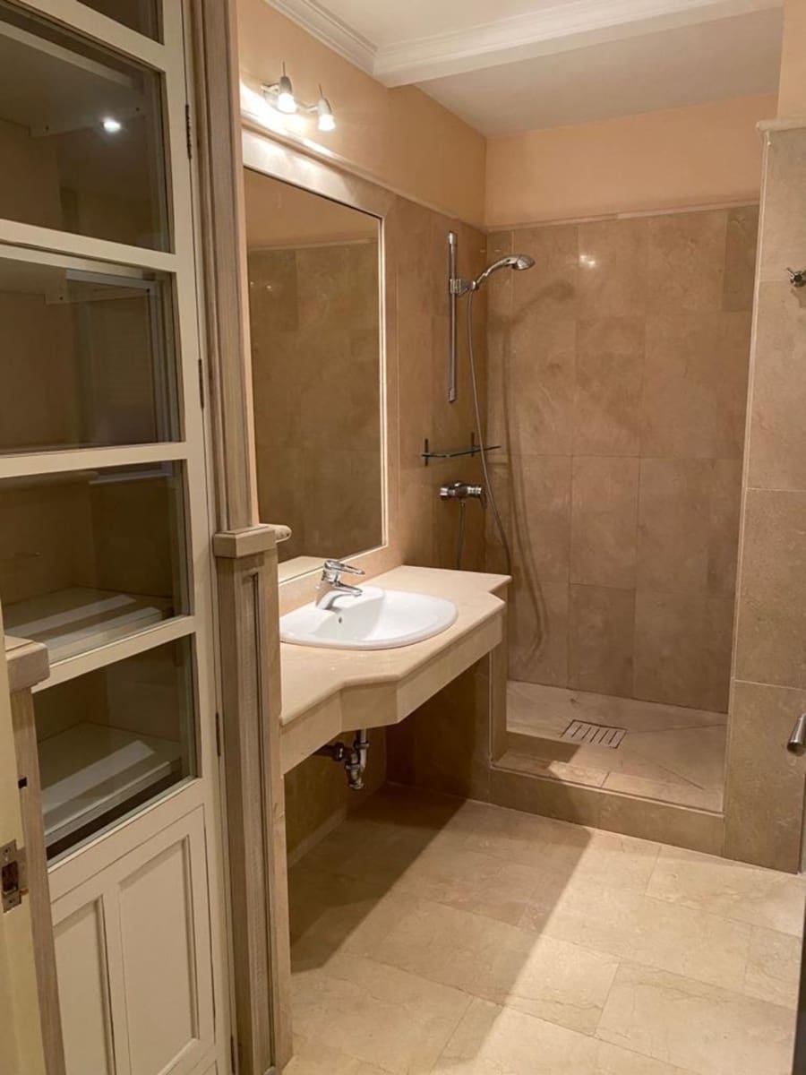 6 soverom Villa til salgs i Manilva med garasje - € 865 000 (Ref: 8210257)