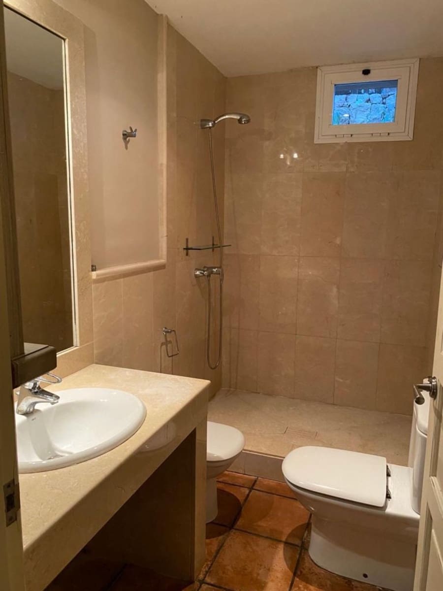 6 soverom Villa til salgs i Manilva med garasje - € 865 000 (Ref: 8210257)