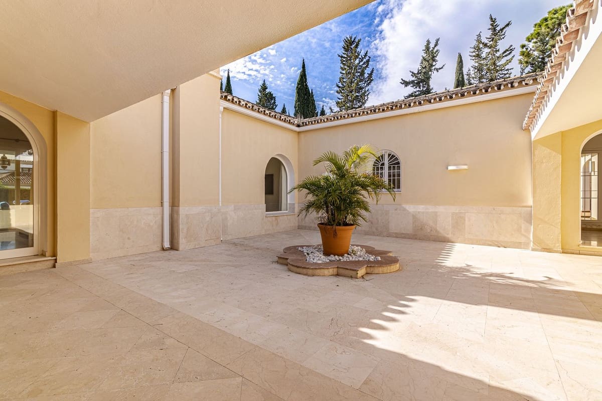 5 bedroom Villa for sale in Golden Mile - € 3,350,000 (Ref: 8216944)