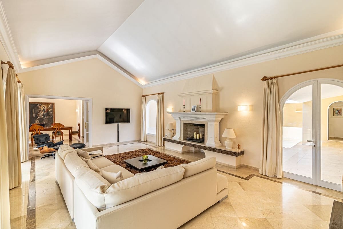 5 bedroom Villa for sale in Golden Mile - € 3,350,000 (Ref: 8216944)