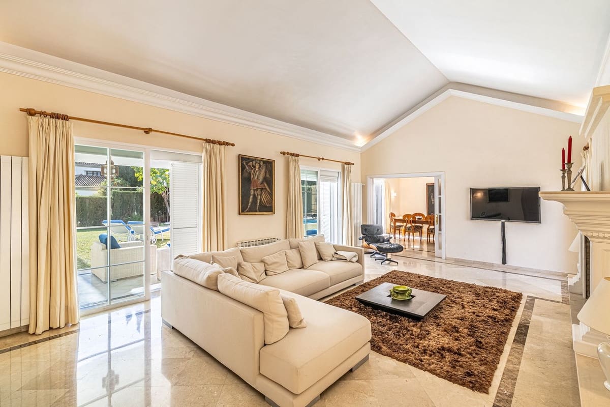 5 bedroom Villa for sale in Golden Mile - € 3,350,000 (Ref: 8216944)