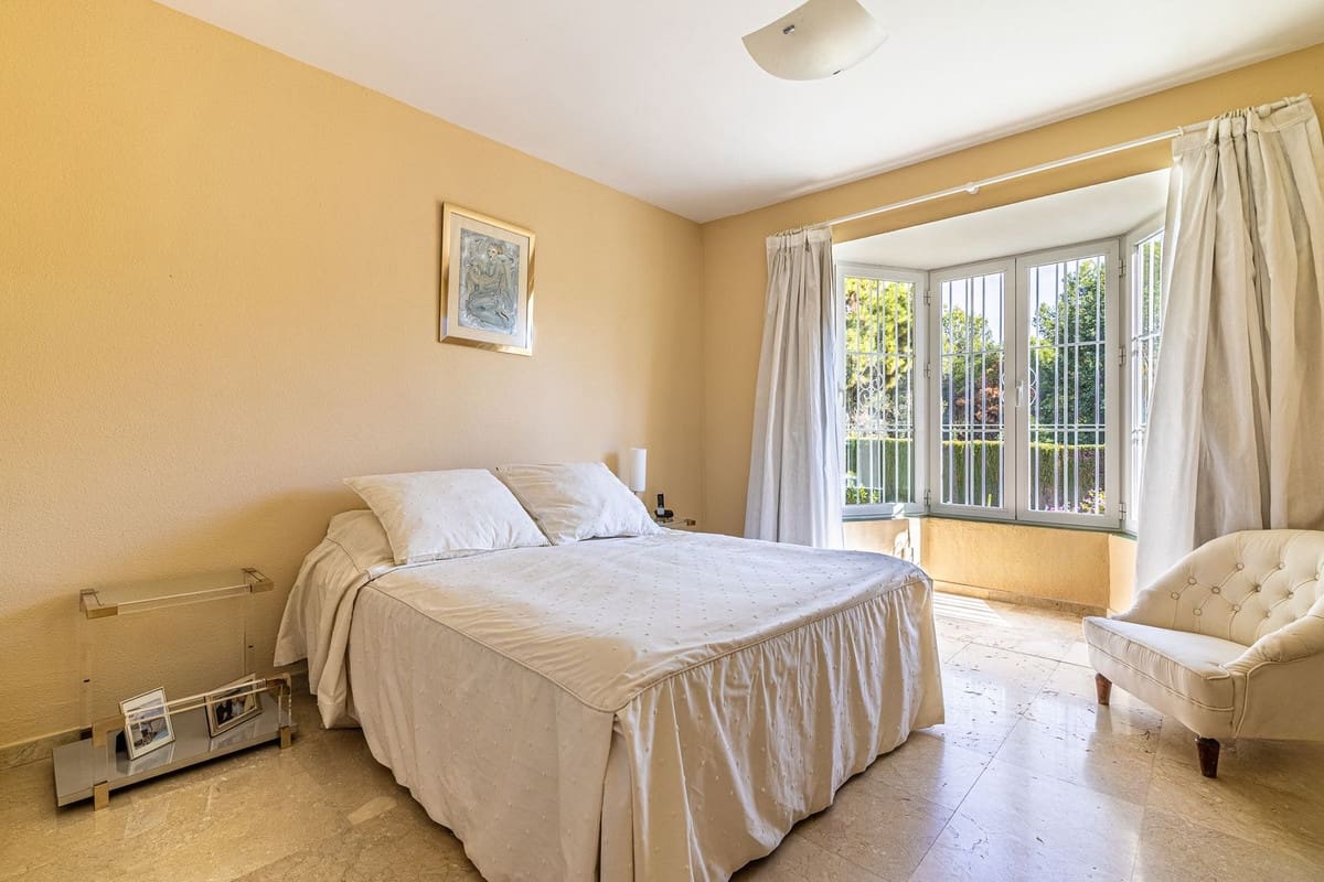 5 bedroom Villa for sale in Golden Mile - € 3,350,000 (Ref: 8216944)