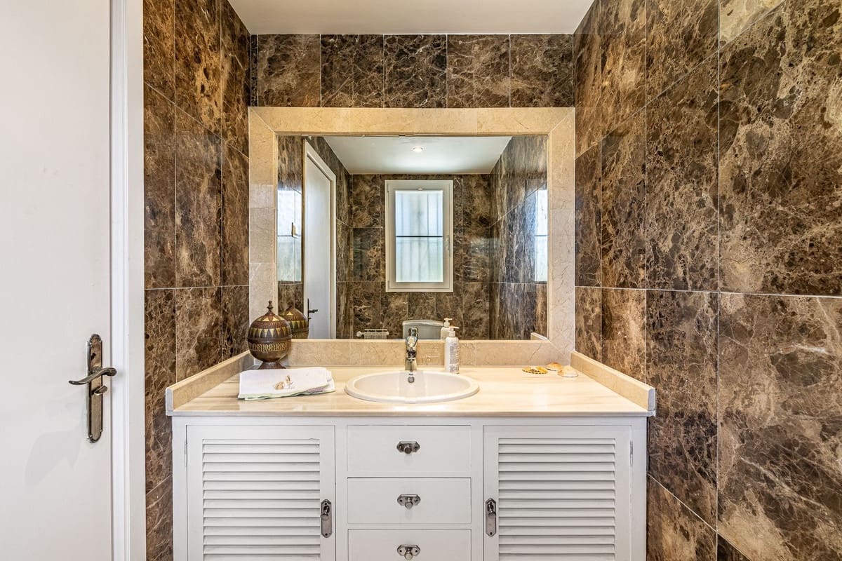 5 bedroom Villa for sale in Golden Mile - € 3,350,000 (Ref: 8216944)