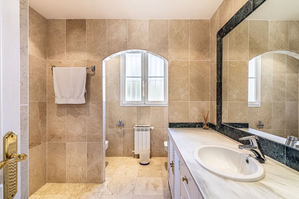 5 bedroom Villa for sale in Golden Mile - € 3,350,000 (Ref: 8216944)